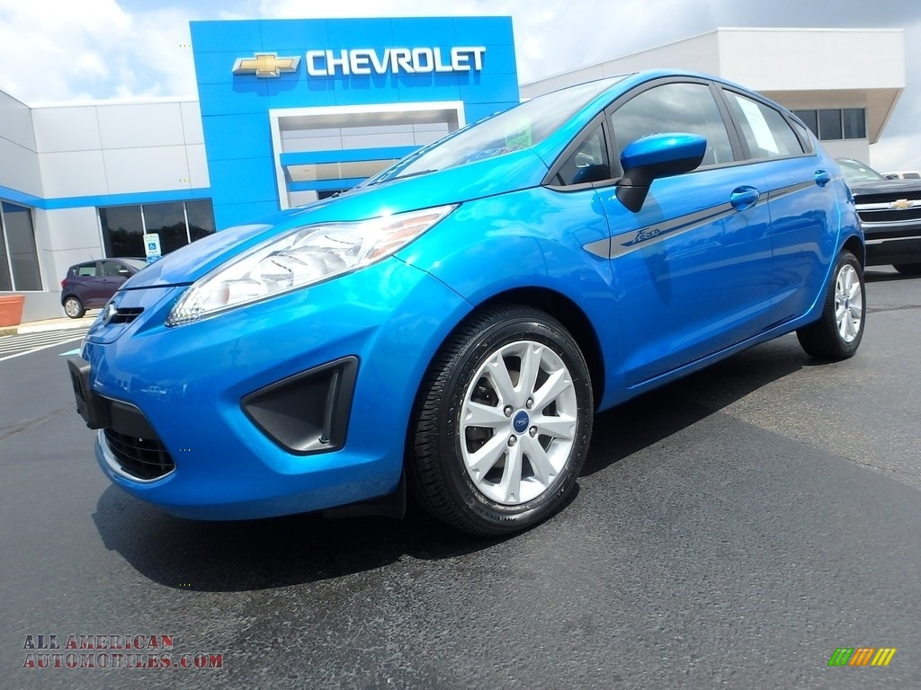 2012 Fiesta SE Hatchback - Blue Candy Metallic / Light Stone/Charcoal Black photo #2