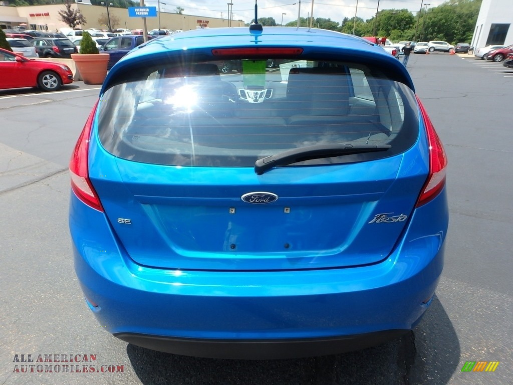 2012 Fiesta SE Hatchback - Blue Candy Metallic / Light Stone/Charcoal Black photo #6