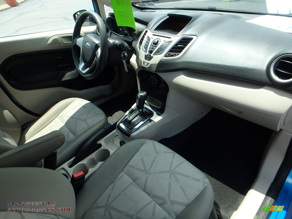 2012 Fiesta SE Hatchback - Blue Candy Metallic / Light Stone/Charcoal Black photo #16