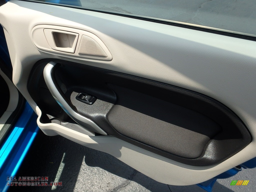 2012 Fiesta SE Hatchback - Blue Candy Metallic / Light Stone/Charcoal Black photo #17