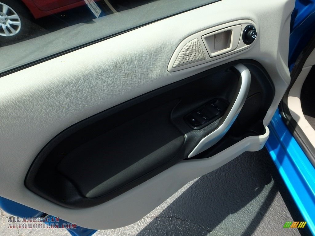 2012 Fiesta SE Hatchback - Blue Candy Metallic / Light Stone/Charcoal Black photo #24