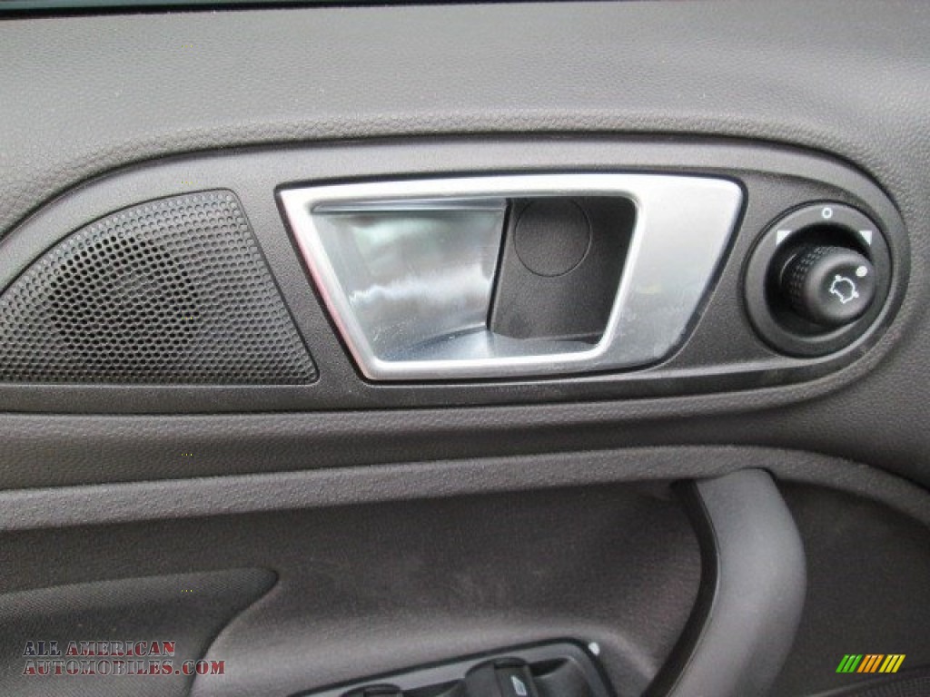 2015 Fiesta SE Sedan - Magnetic Metallic / Charcoal Black photo #26