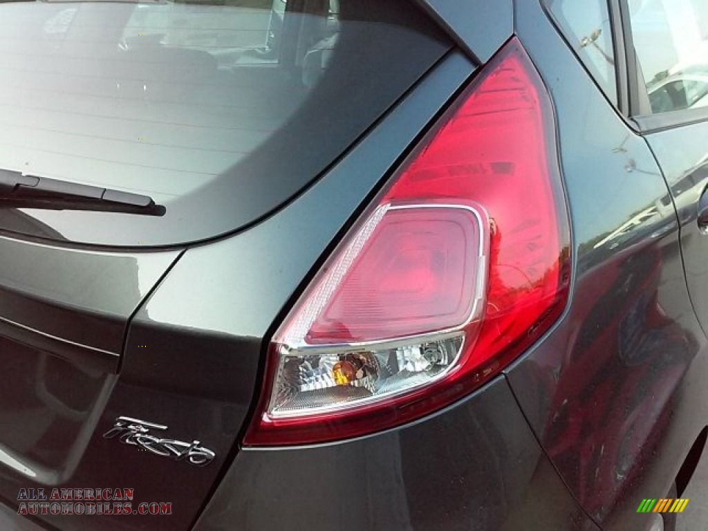 2016 Fiesta SE Hatchback - Magnetic Metallic / Charcoal Black photo #24