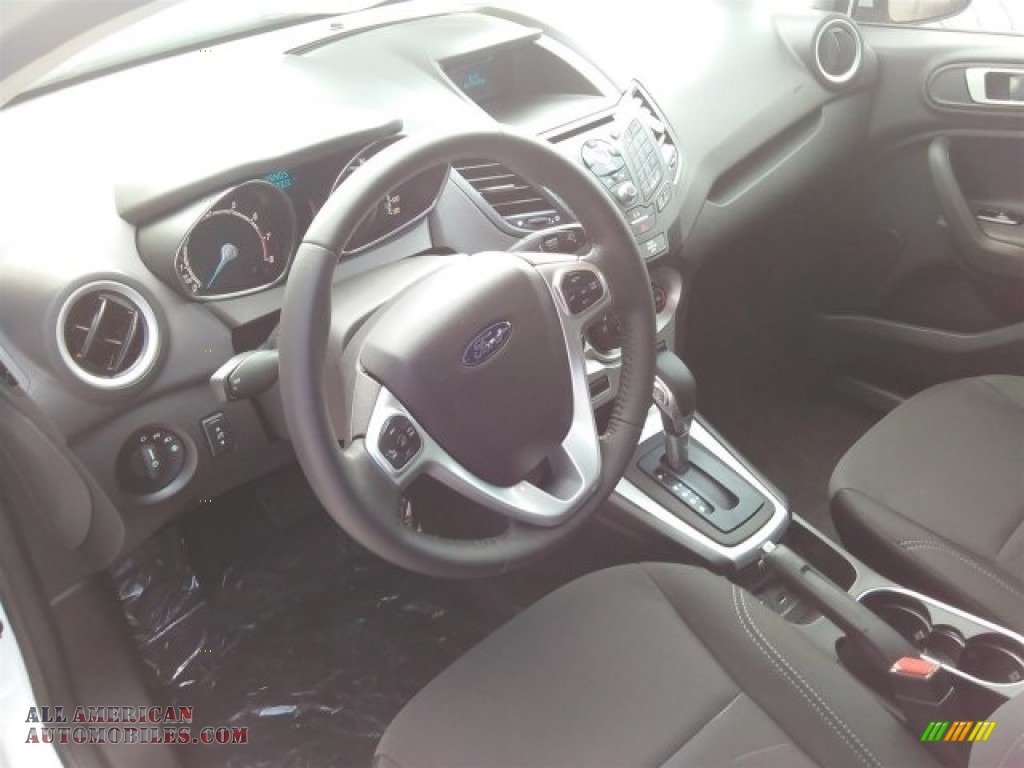 2016 Fiesta SE Hatchback - Oxford White / Charcoal Black photo #15