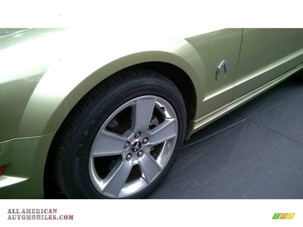 2006 Mustang GT Premium Convertible - Legend Lime Metallic / Light Parchment photo #30