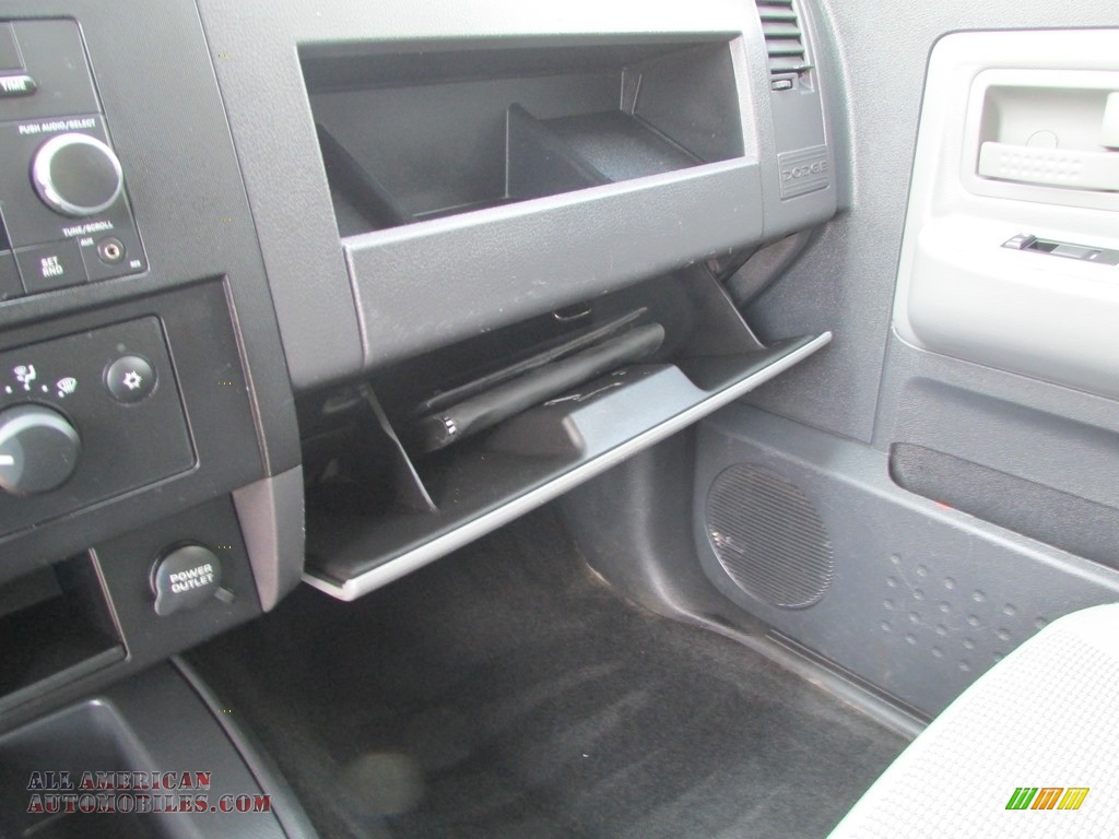 2011 Dakota Big Horn Extended Cab - Bright White / Dark Slate Gray/Medium Slate Gray photo #27