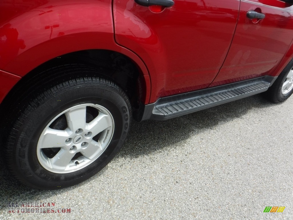 2011 Escape XLT V6 4WD - Sangria Red Metallic / Charcoal Black photo #3