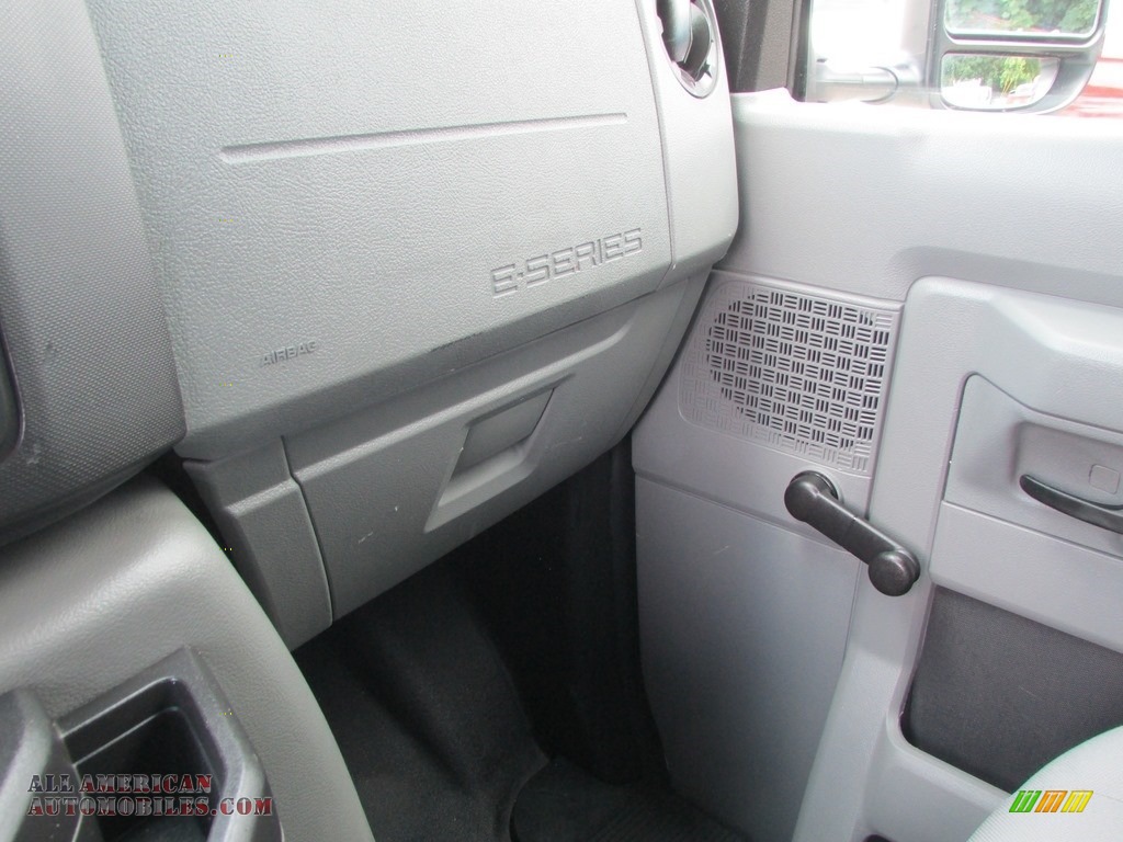 2010 E Series Van E150 Commercial - Oxford White / Medium Flint photo #25