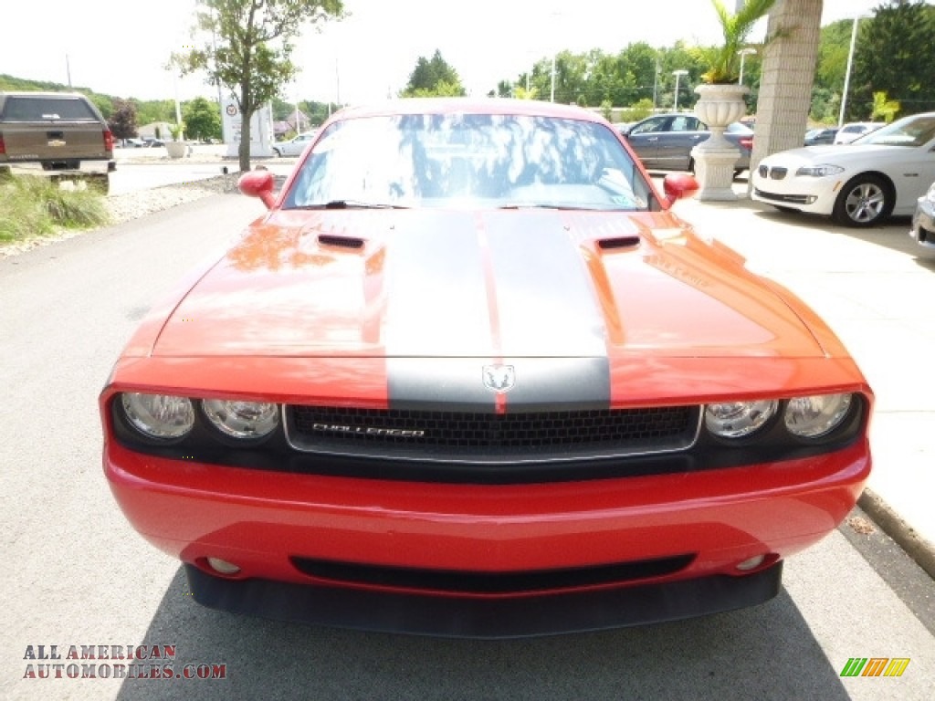 2010 Challenger SE - Inferno Red Crystal Pearl / Dark Slate Gray photo #9