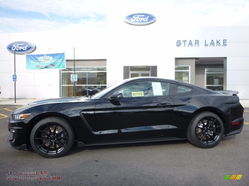 Shadow Black / Ebony Ford Mustang Shelby GT350
