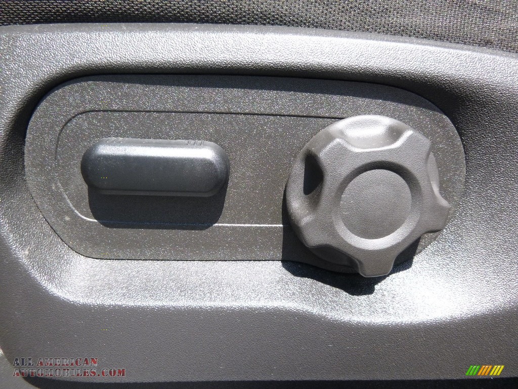 2012 Explorer XLT 4WD - Ingot Silver Metallic / Charcoal Black photo #12