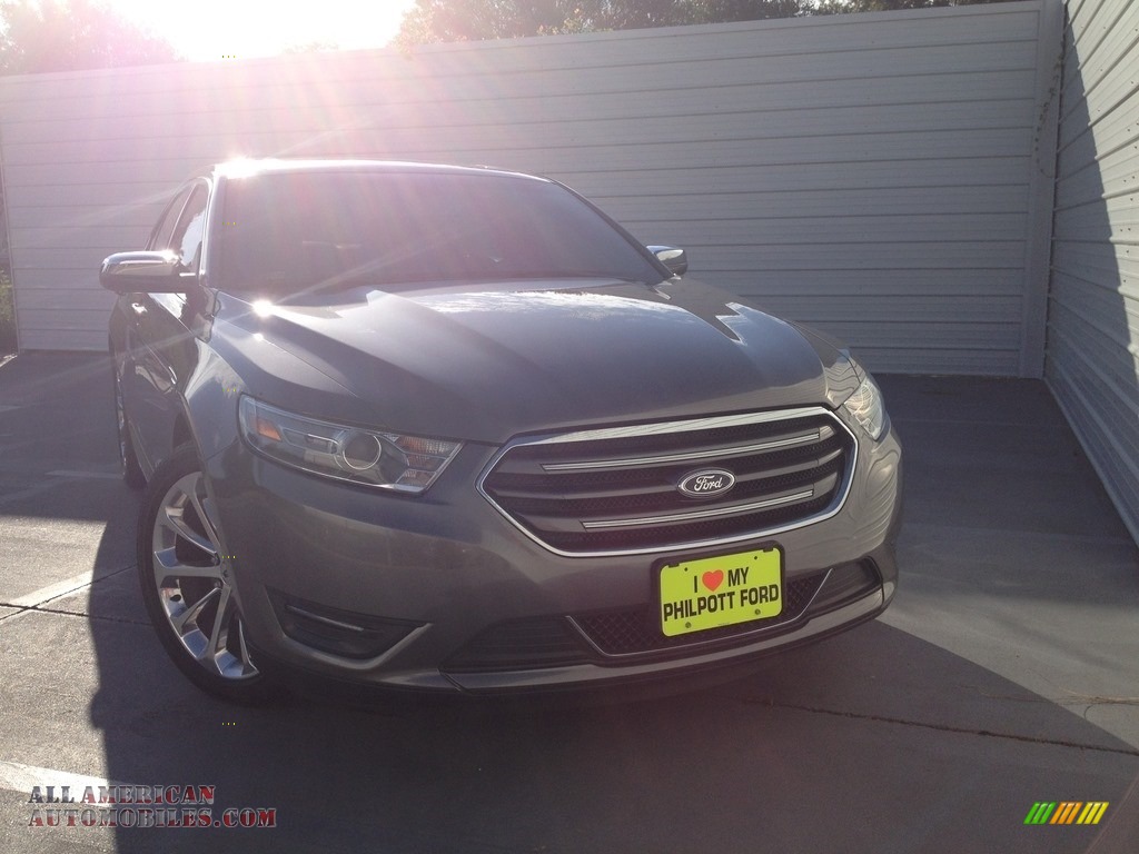 Sterling Gray Metallic / Charcoal Black Ford Taurus Limited