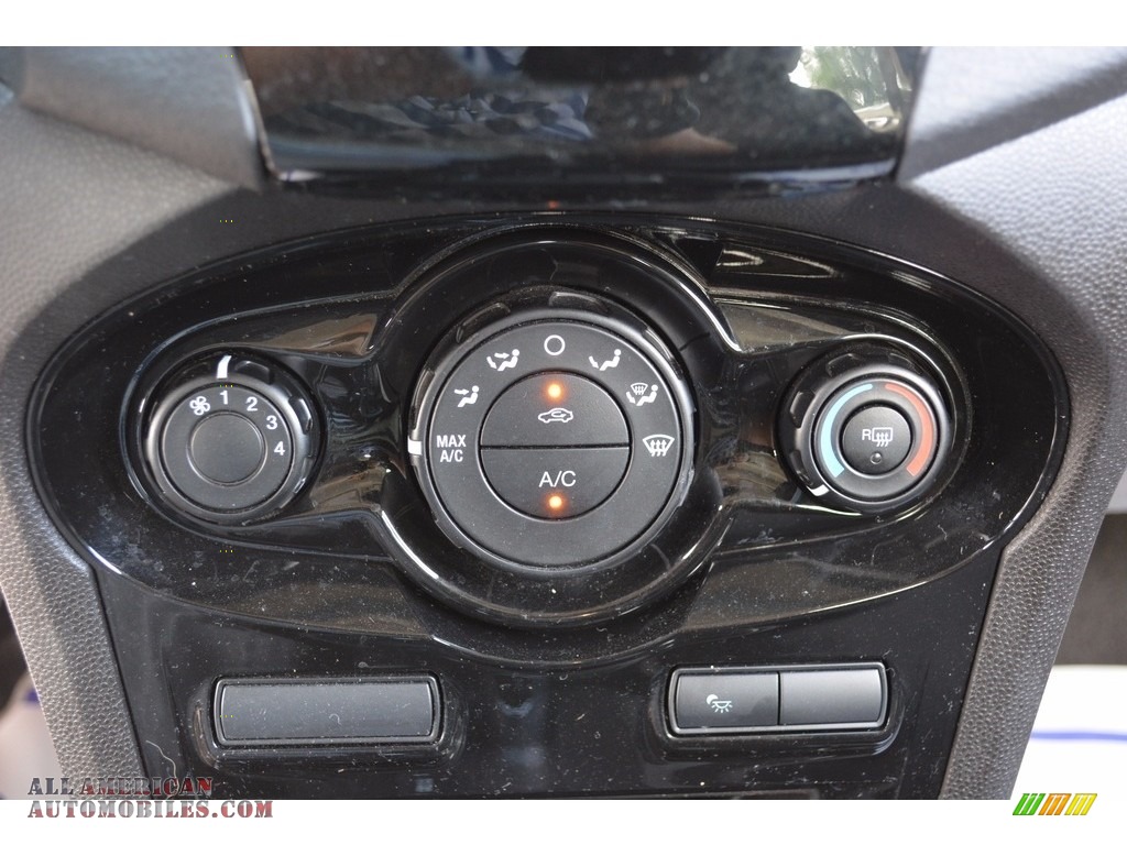 2015 Fiesta SE Sedan - Magnetic Metallic / Charcoal Black photo #33
