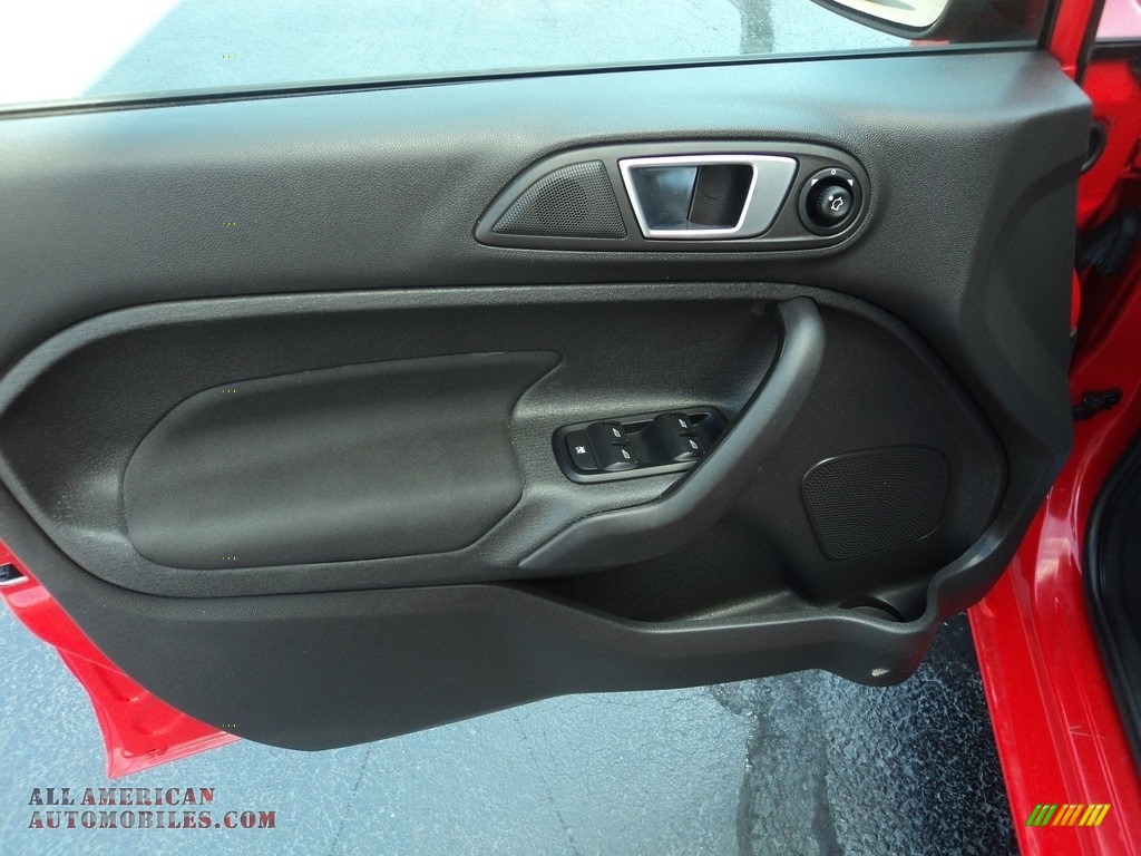 2014 Fiesta SE Hatchback - Race Red / Charcoal Black photo #11
