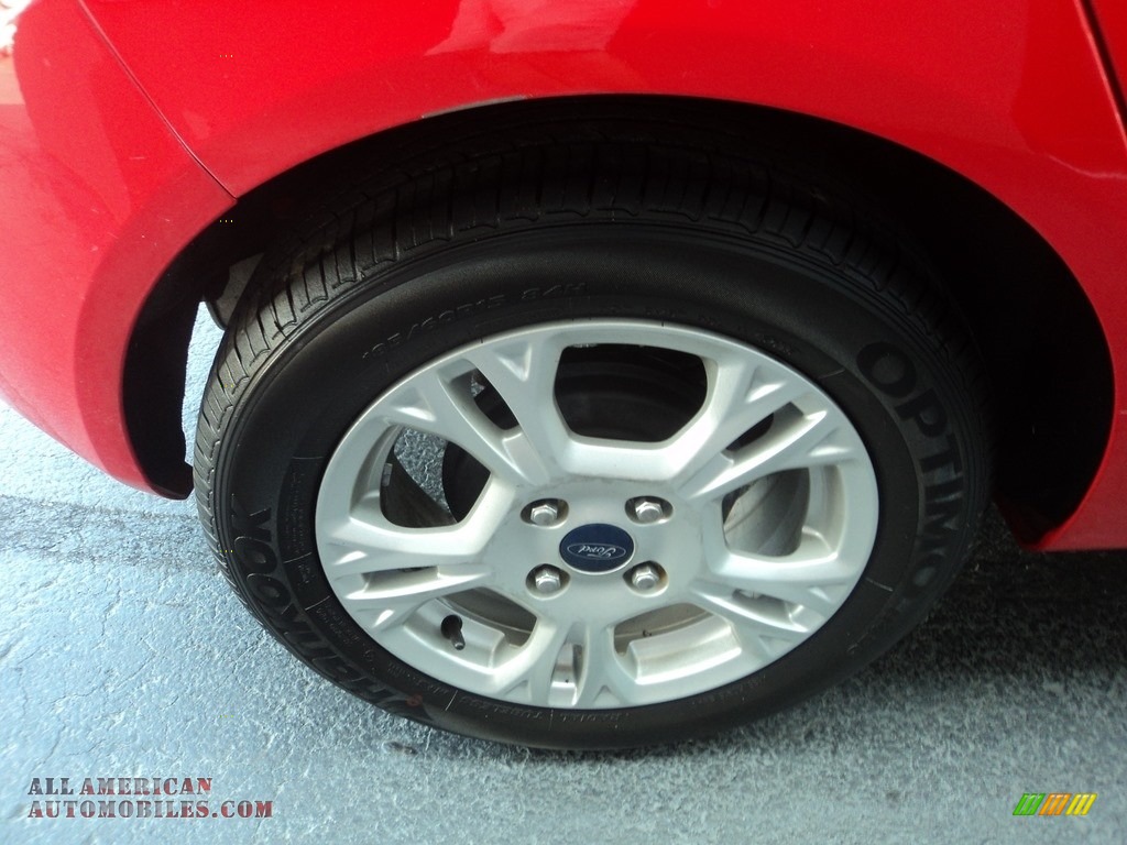 2014 Fiesta SE Hatchback - Race Red / Charcoal Black photo #25
