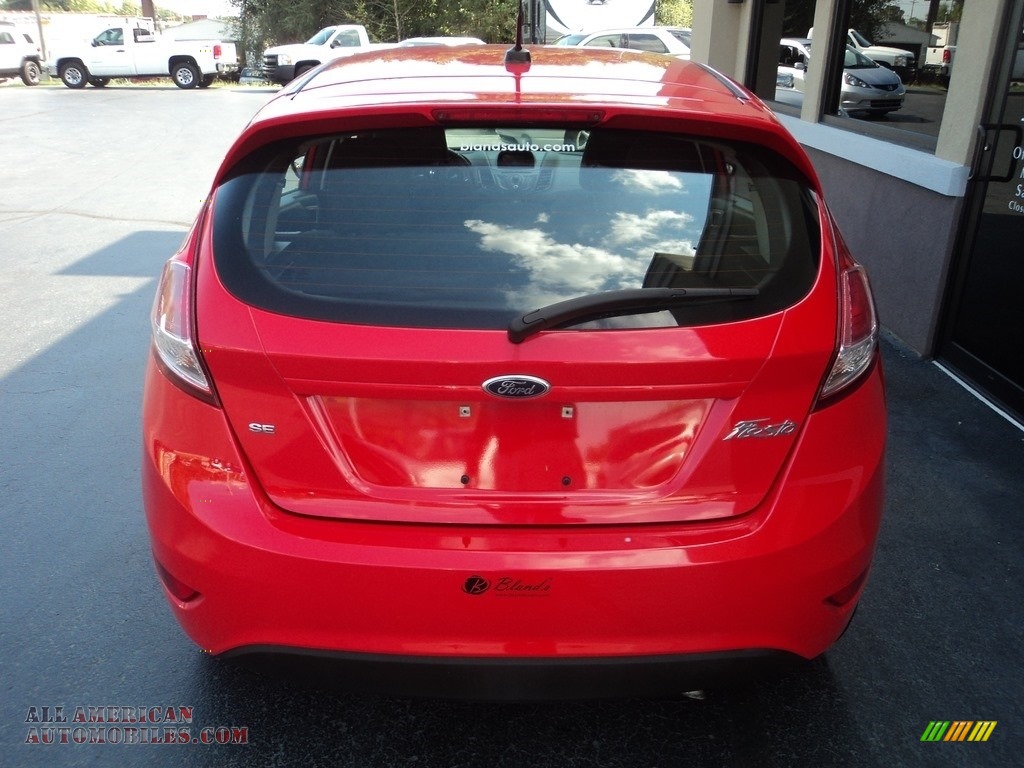 2014 Fiesta SE Hatchback - Race Red / Charcoal Black photo #26