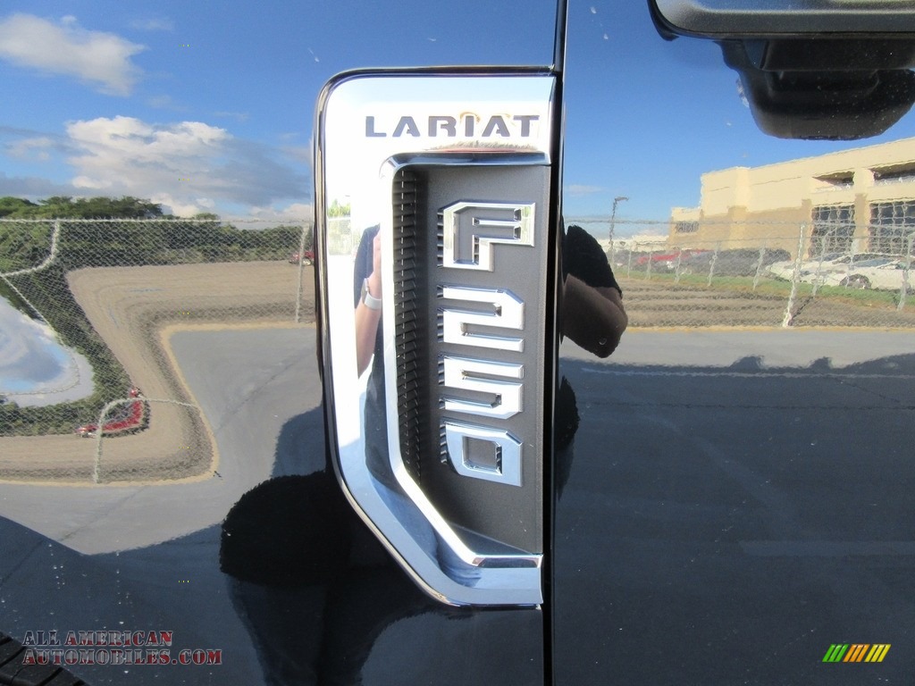 2017 F250 Super Duty Lariat Crew Cab 4x4 - Shadow Black / Black photo #13
