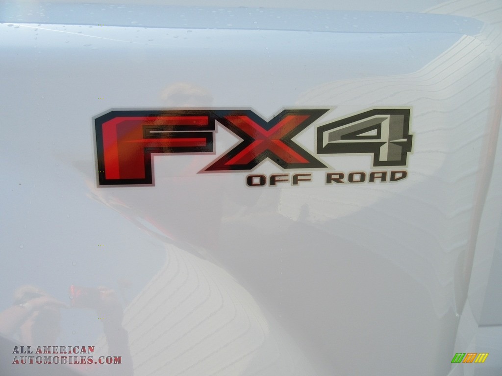 2017 F350 Super Duty XLT Crew Cab 4x4 - Oxford White / Camel photo #17
