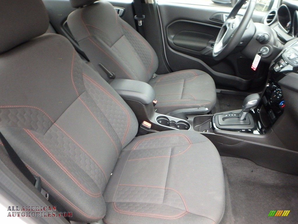 2015 Fiesta SE Sedan - Oxford White / Charcoal Black photo #10