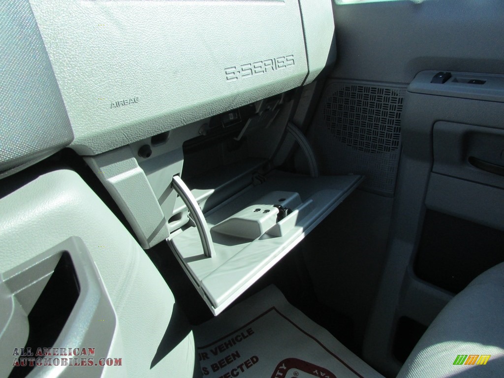 2010 E Series Van E150 Commercial - Oxford White / Medium Flint photo #23
