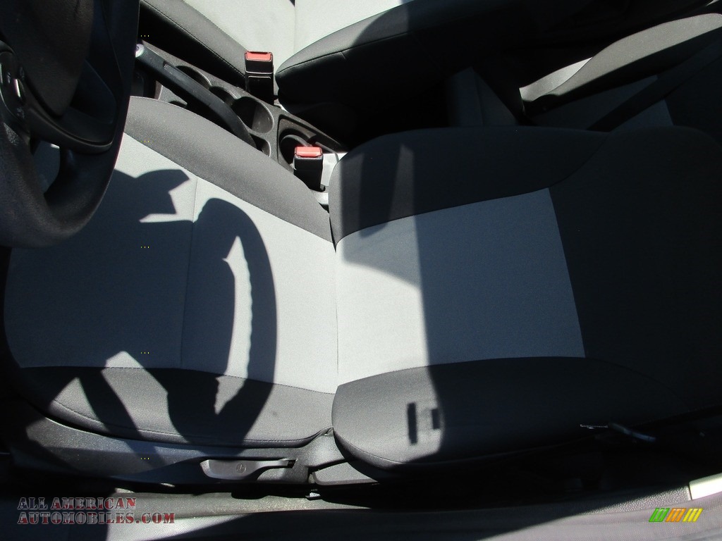 2016 Fiesta S Sedan - Oxford White / Charcoal Black photo #17