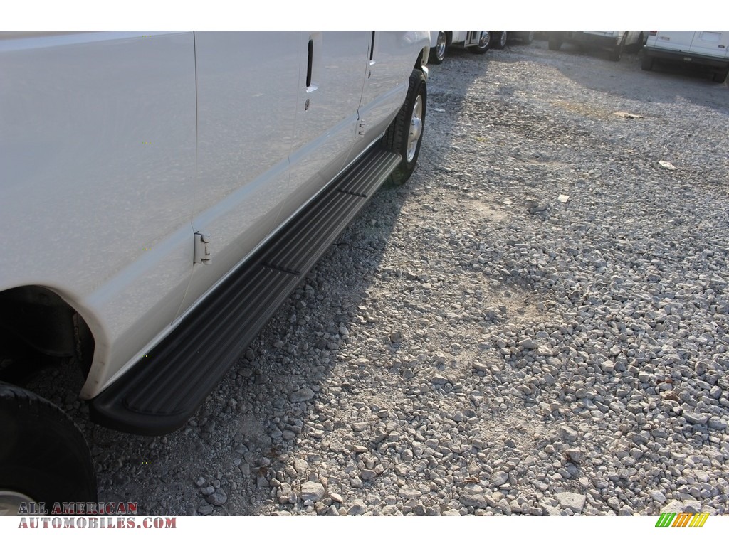 2013 E Series Van E350 XLT Extended Passenger - Oxford White / Medium Flint photo #11