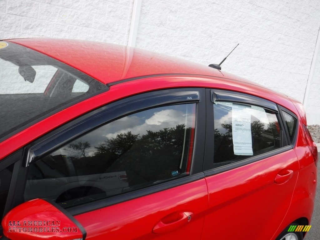 2015 Fiesta SE Hatchback - Race Red / Charcoal Black photo #3