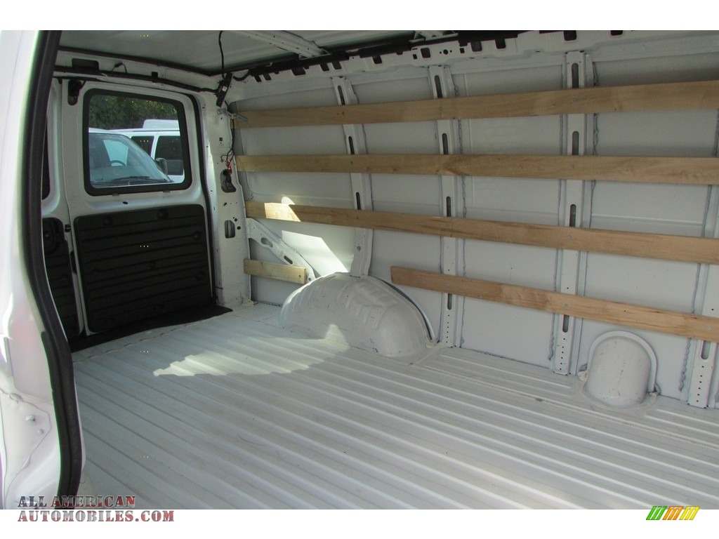 2015 Savana Van 2500 Cargo - Summit White / Medium Pewter photo #32