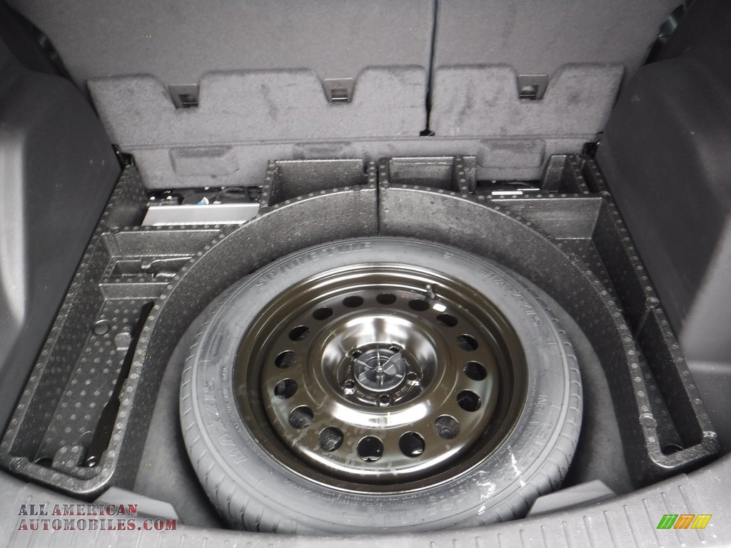 2017 Escape Titanium 4WD - White Platinum / Charcoal Black photo #26