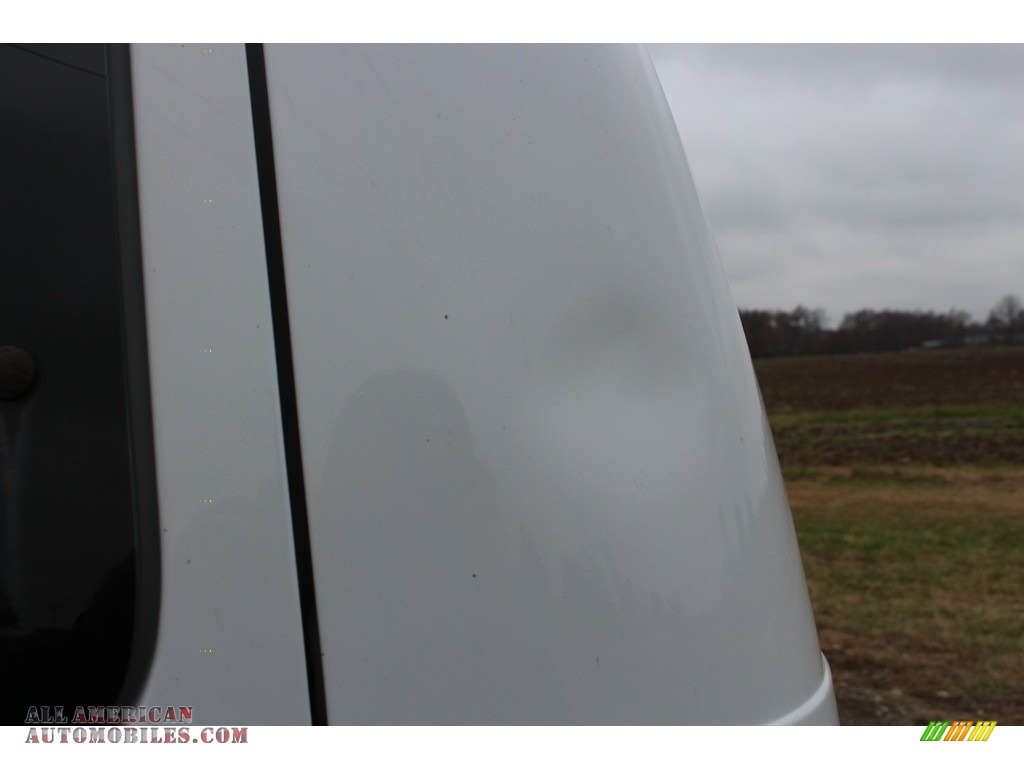 2011 E Series Van E250 Commercial - Oxford White / Medium Flint photo #37