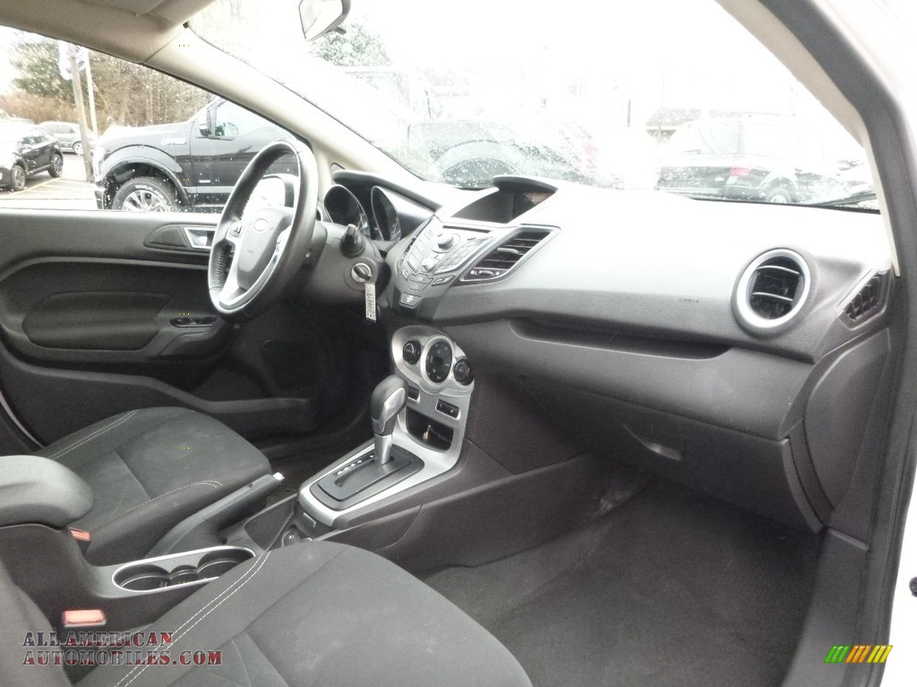 2014 Fiesta SE Sedan - Oxford White / Charcoal Black photo #5