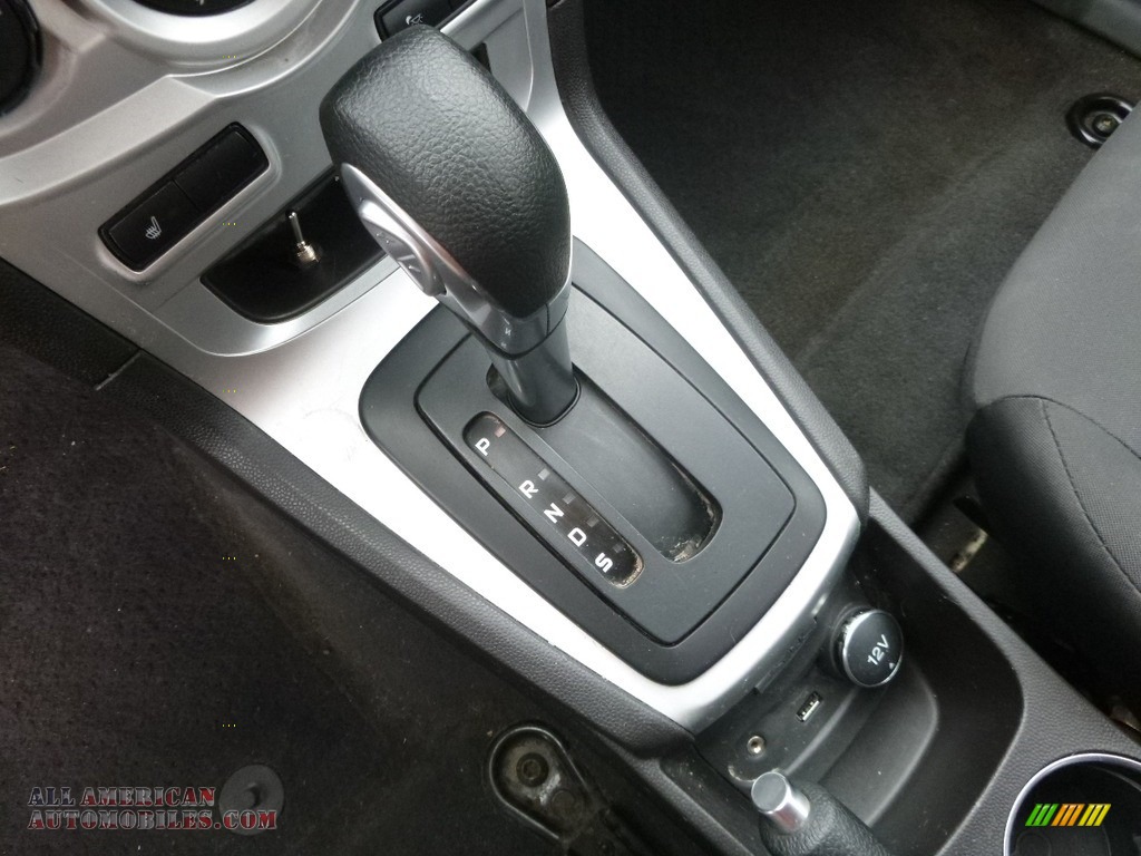 2014 Fiesta SE Sedan - Oxford White / Charcoal Black photo #16