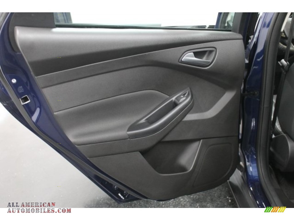 2016 Focus SE Hatch - Kona Blue / Charcoal Black photo #23