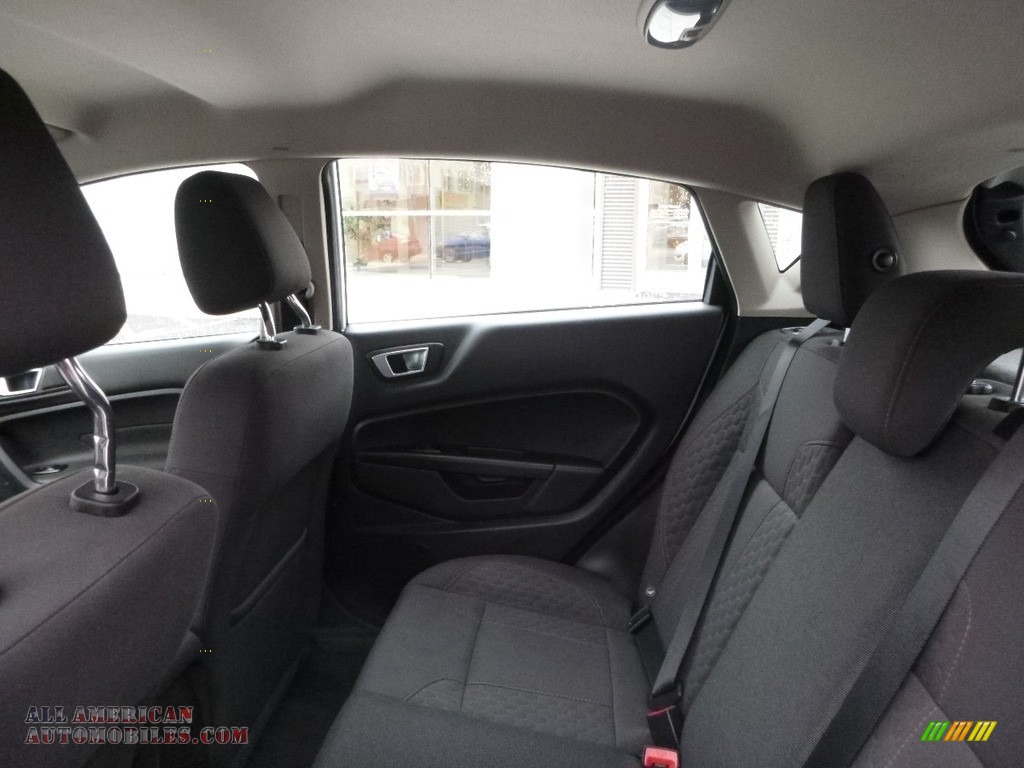 2016 Fiesta SE Hatchback - Oxford White / Charcoal Black photo #12