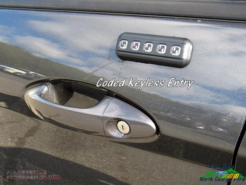 2017 Fiesta SE Hatchback - Magnetic / Charcoal Black photo #23