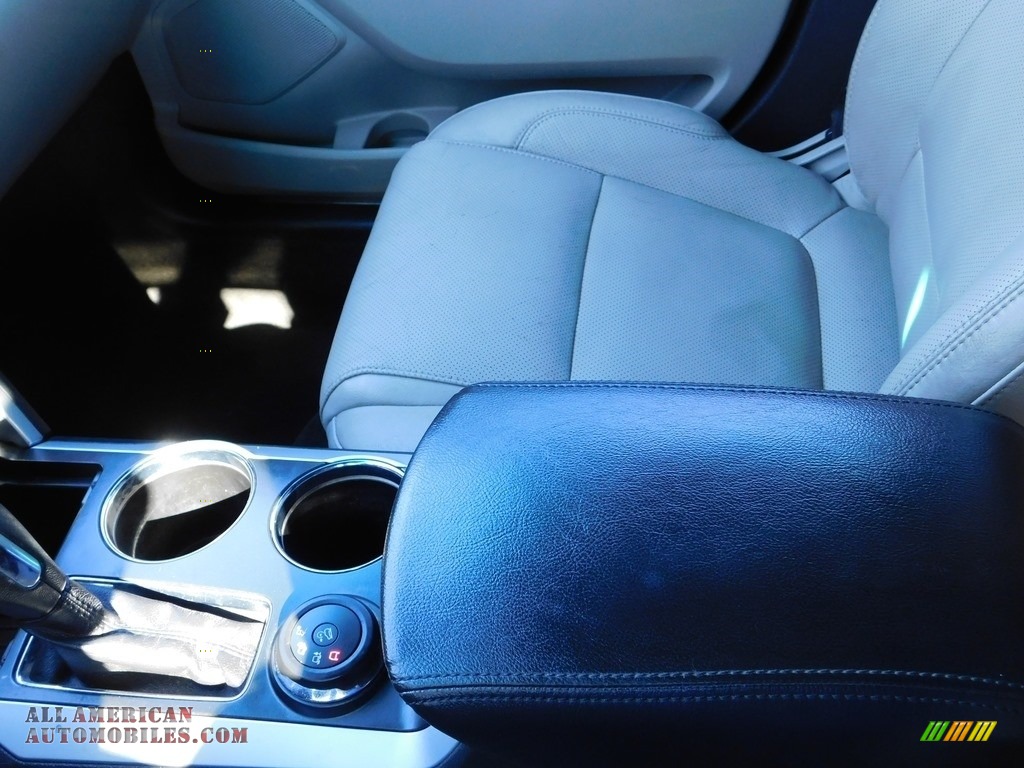 2011 Explorer Limited 4WD - Kona Blue Metallic / Charcoal Black photo #21