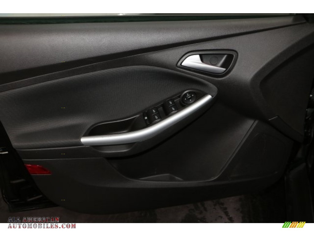 2014 Focus SE Hatchback - Tuxedo Black / Charcoal Black photo #8