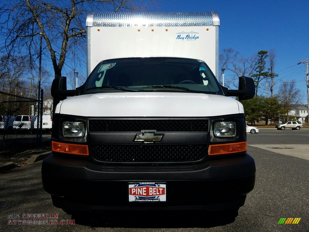 2017 Express Cutaway 4500 Moving Van - Summit White / Medium Pewter photo #2