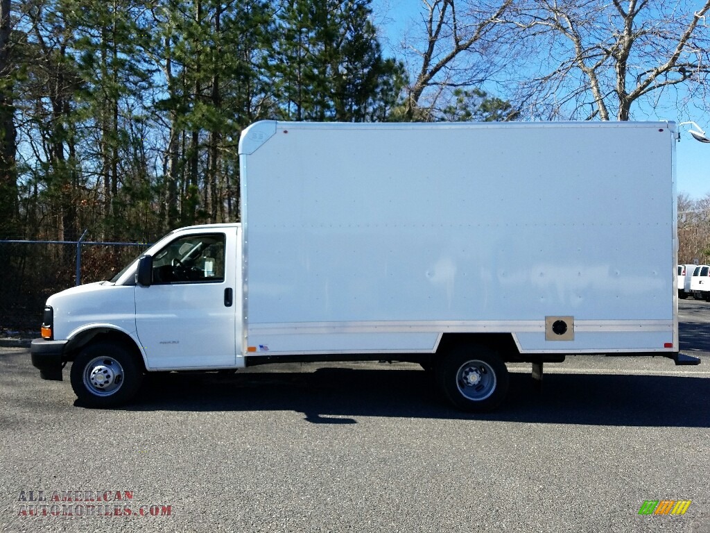 2017 Express Cutaway 4500 Moving Van - Summit White / Medium Pewter photo #3