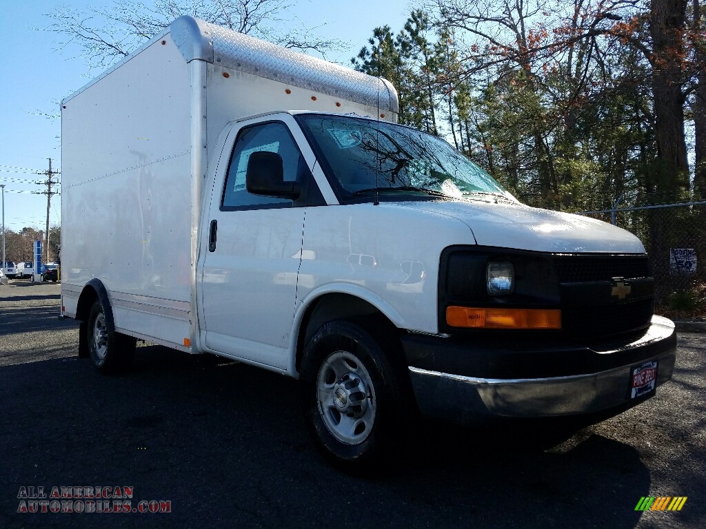 Summit White / Medium Pewter Chevrolet Express Cutaway 3500 Moving Van
