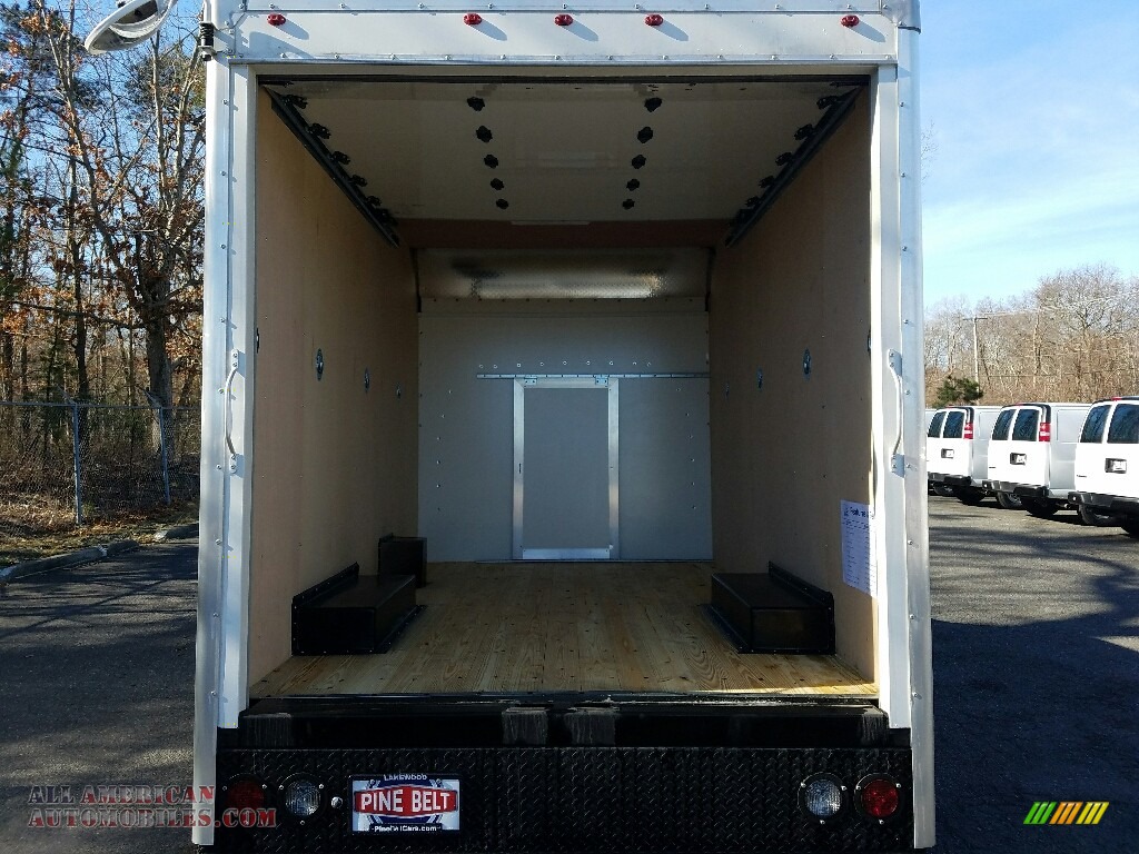 2017 Express Cutaway 3500 Moving Van - Summit White / Medium Pewter photo #8