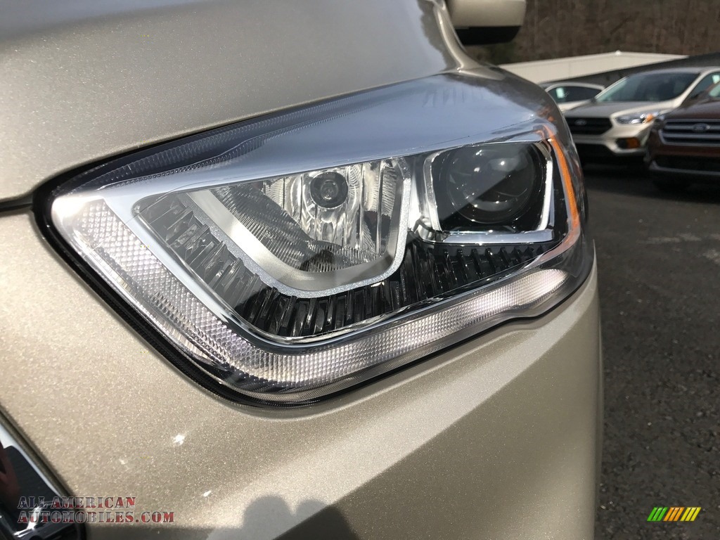 2017 Escape SE 4WD - White Gold / Medium Light Stone photo #3