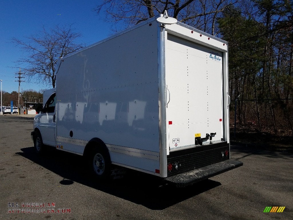 2017 Express Cutaway 3500 Moving Van - Summit White / Medium Pewter photo #4
