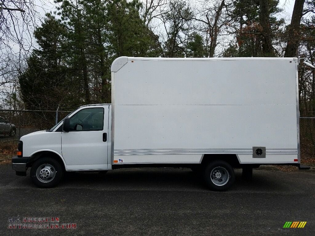 2017 Express Cutaway 3500 Moving Van - Summit White / Medium Pewter photo #3