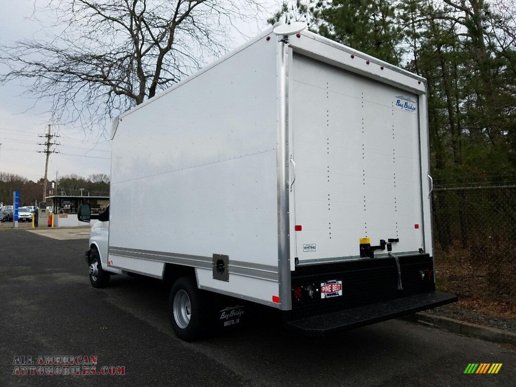 2017 Express Cutaway 3500 Moving Van - Summit White / Medium Pewter photo #4
