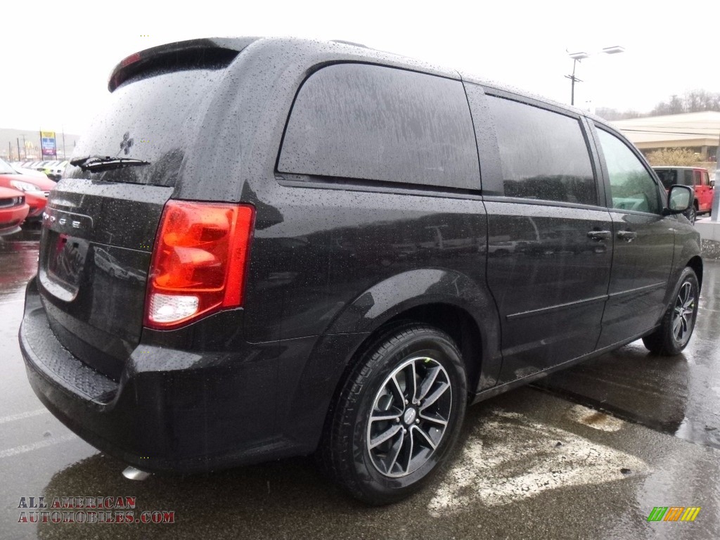 2017 Grand Caravan SE Plus - Black Onyx / Black photo #6