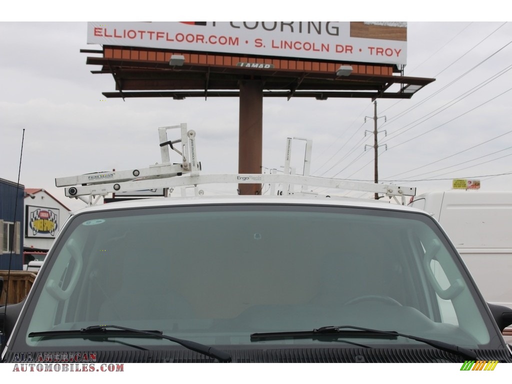2011 E Series Van E150 Commercial - Oxford White / Medium Flint photo #25