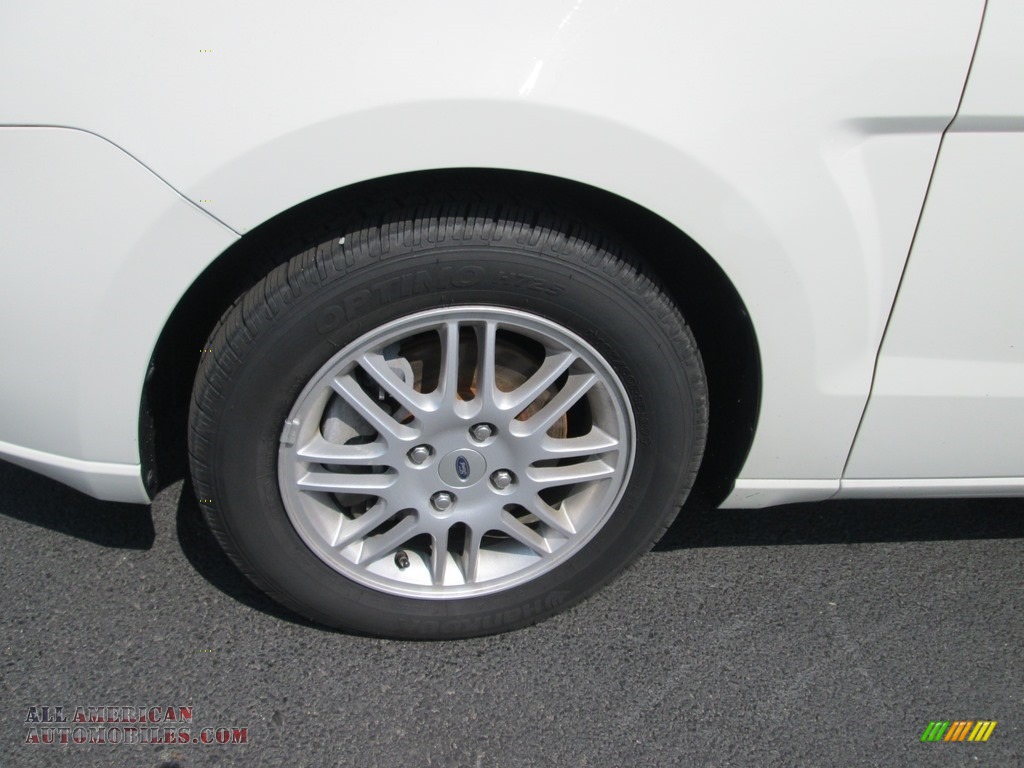 2010 Focus SE Sedan - White Suede / Medium Stone photo #20