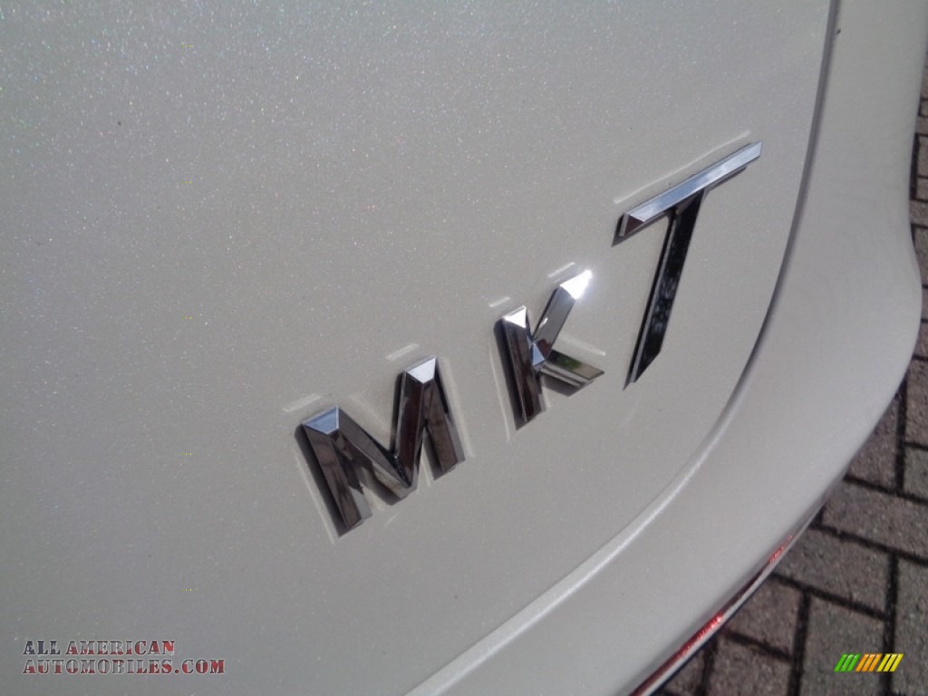 2010 MKT FWD - White Platinum Metallic Tri-Coat / Light Stone photo #37
