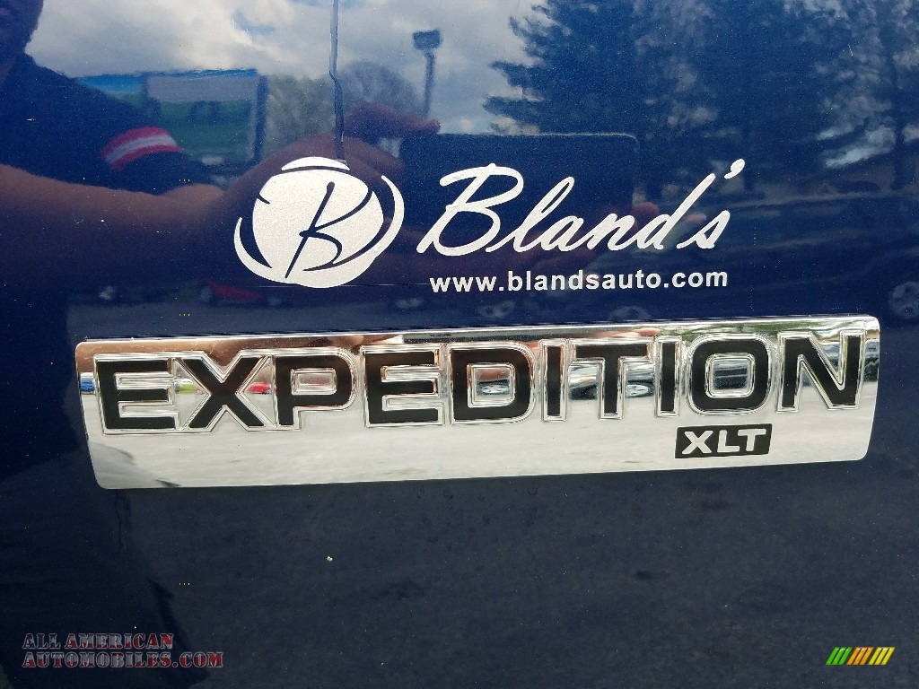2011 Expedition XLT - Dark Blue Pearl Metallic / Camel photo #6